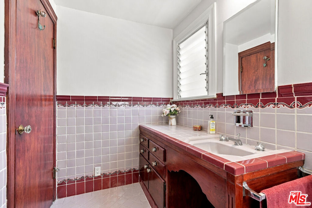 343 N Bronson Avenue Property Photo 41