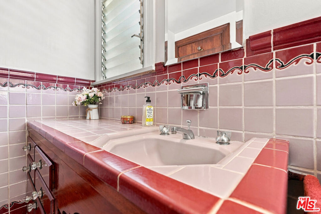 343 N Bronson Avenue Property Photo 42