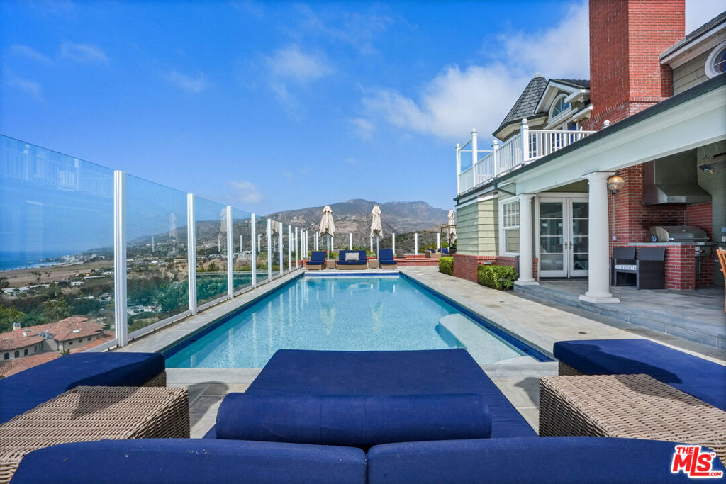 6277 Sea Star Drive Property Photo 8