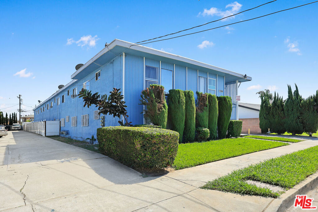 1244 S Spruce Street Property Photo 2