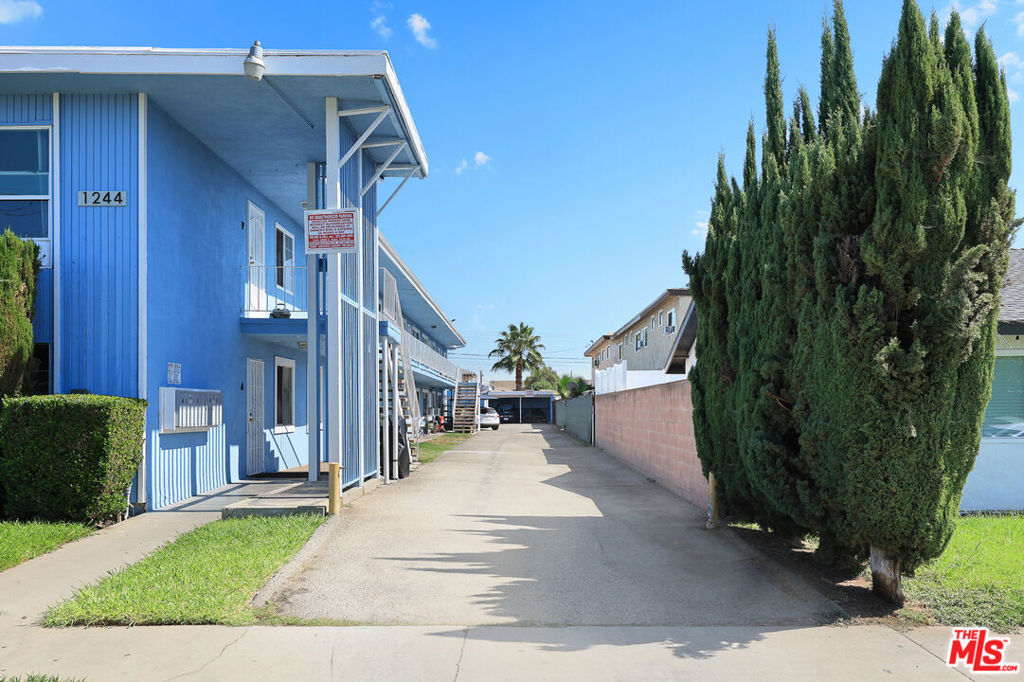 1244 S Spruce Street Property Photo 4