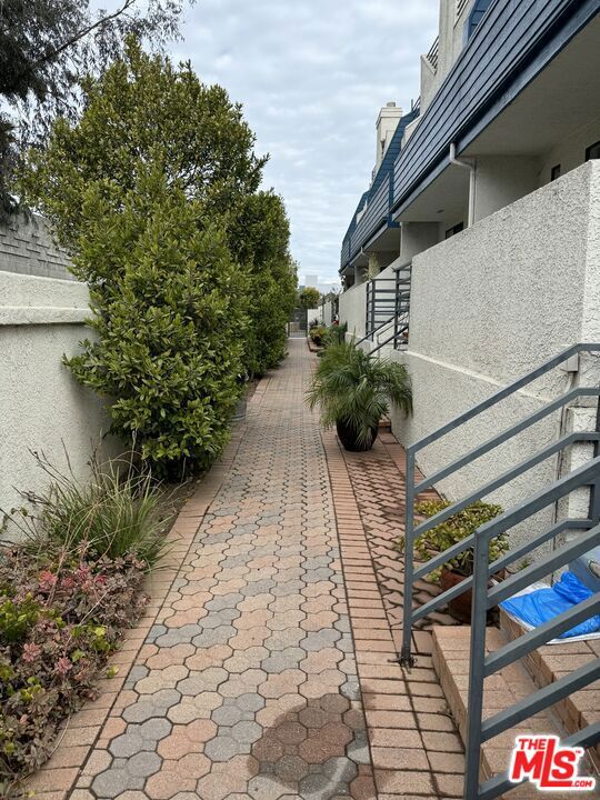 1749 12th Street B Property Photo 3