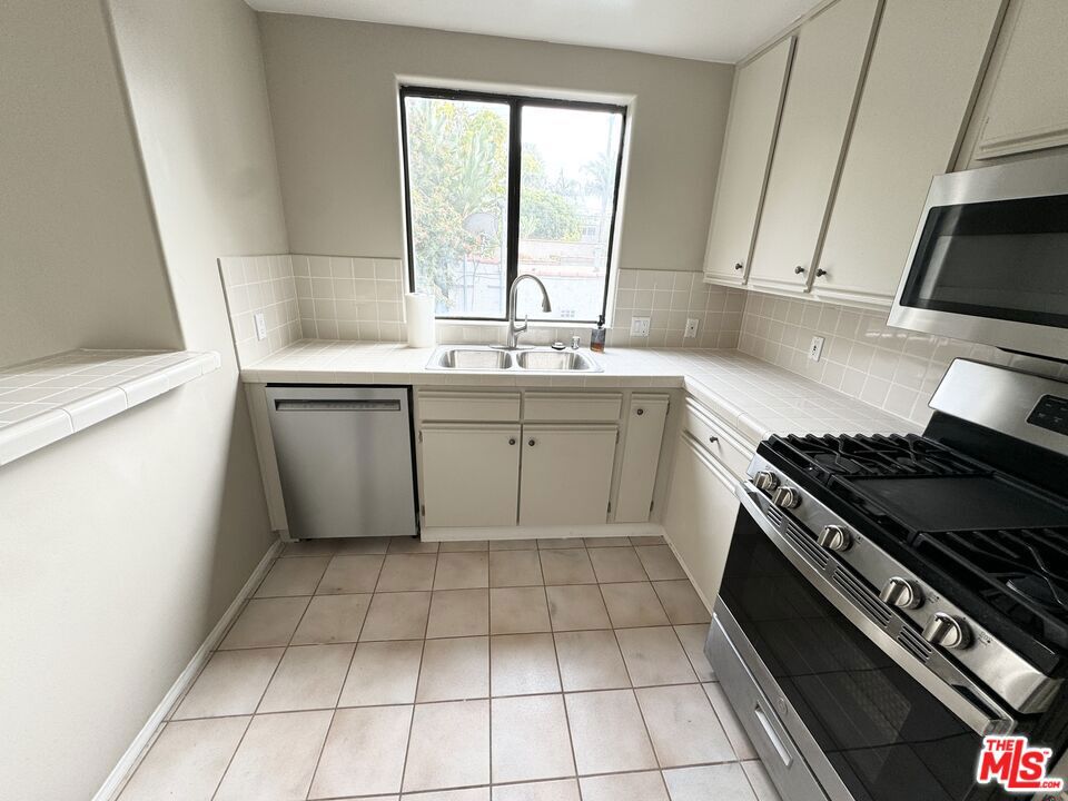 1749 12th Street B Property Photo 19