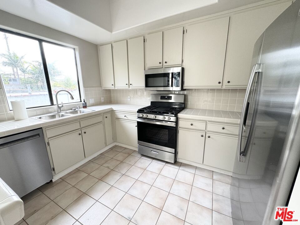 1749 12th Street B Property Photo 29