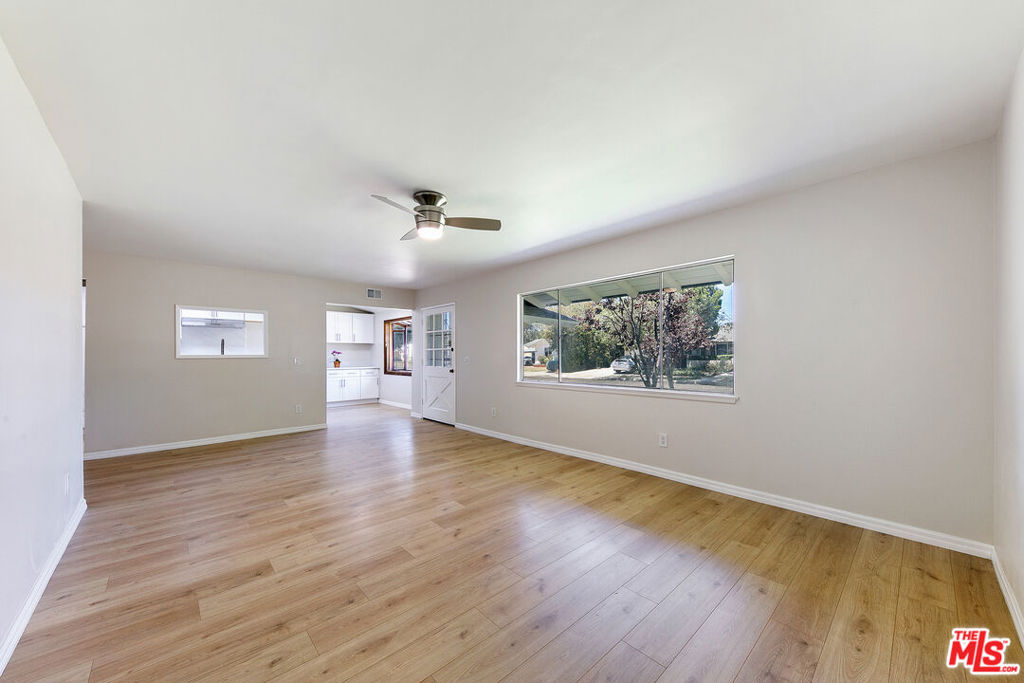 22848 Cohasset Street Property Photo 3