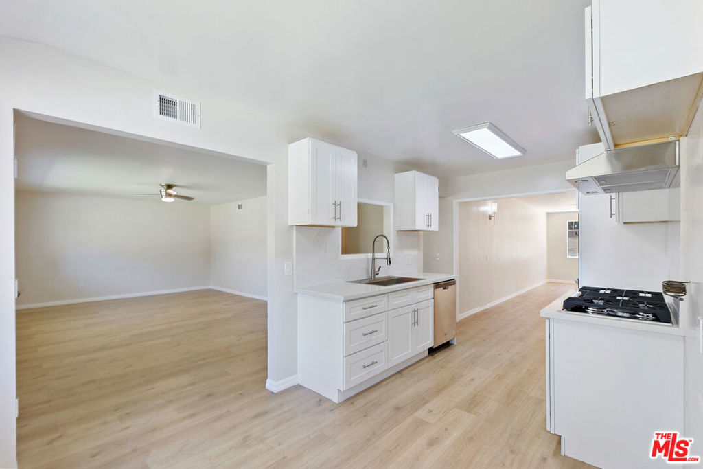 22848 Cohasset Street Property Photo 5