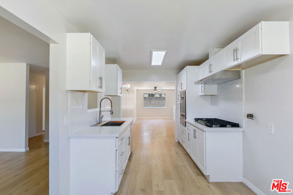 22848 Cohasset Street Property Photo 8