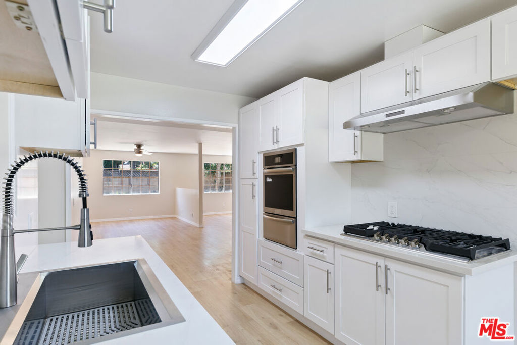 22848 Cohasset Street Property Photo 13