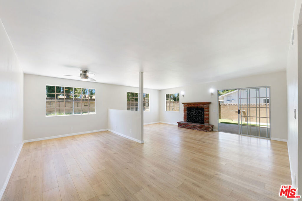 22848 Cohasset Street Property Photo 14