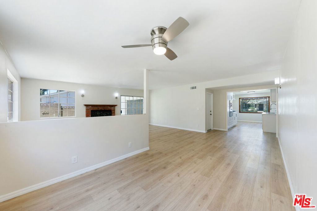 22848 Cohasset Street Property Photo 15