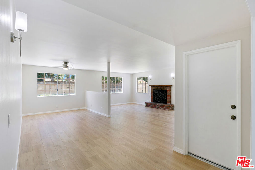 22848 Cohasset Street Property Photo 16