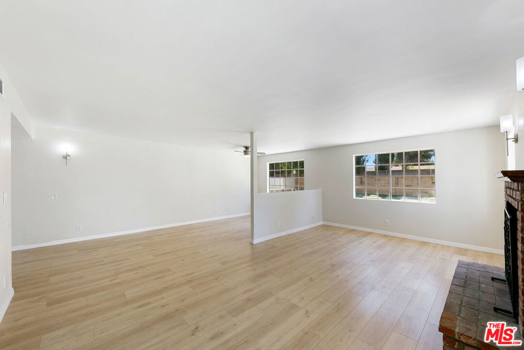 22848 Cohasset Street Property Photo 17