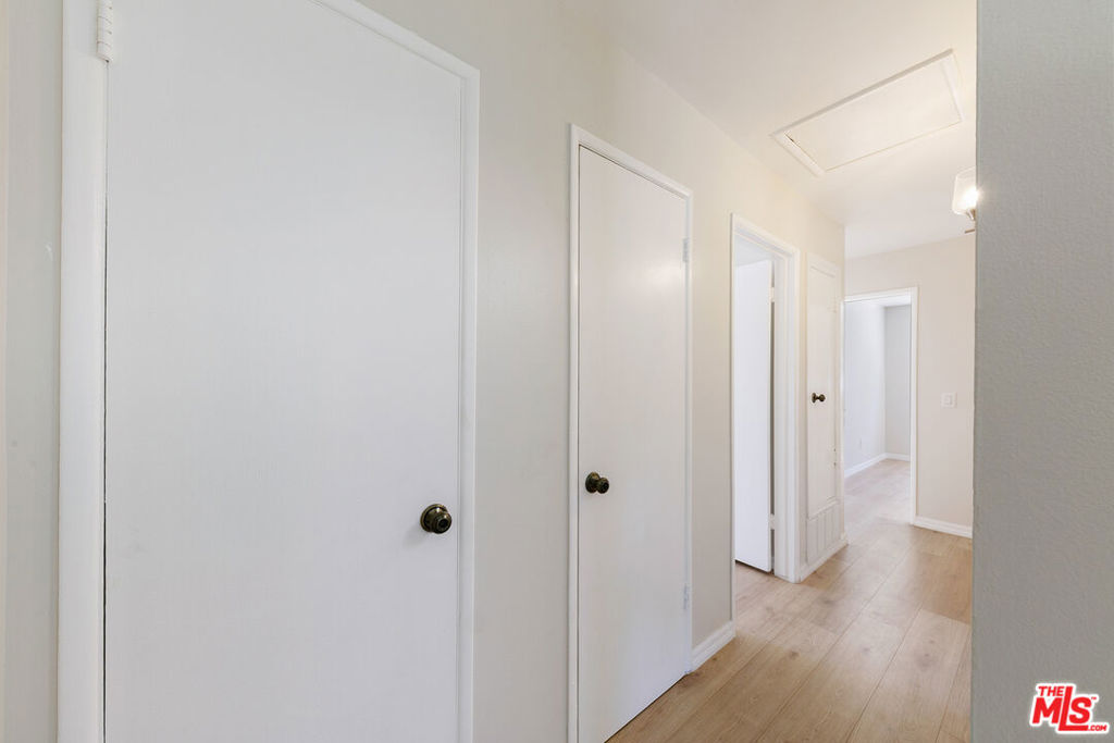 22848 Cohasset Street Property Photo 19