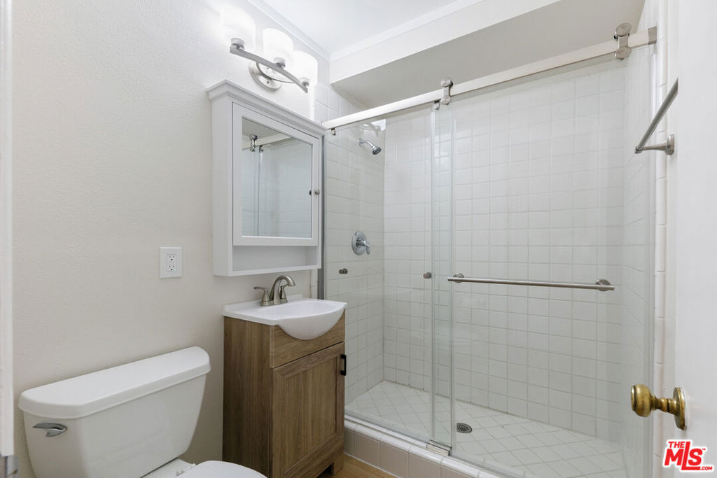 22848 Cohasset Street Property Photo 21