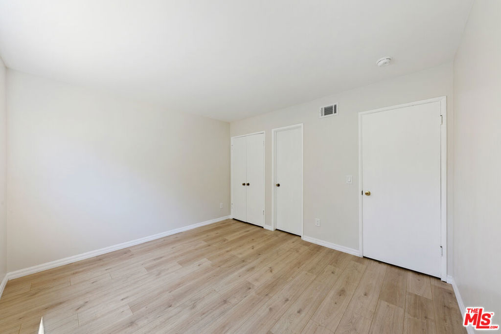 22848 Cohasset Street Property Photo 23