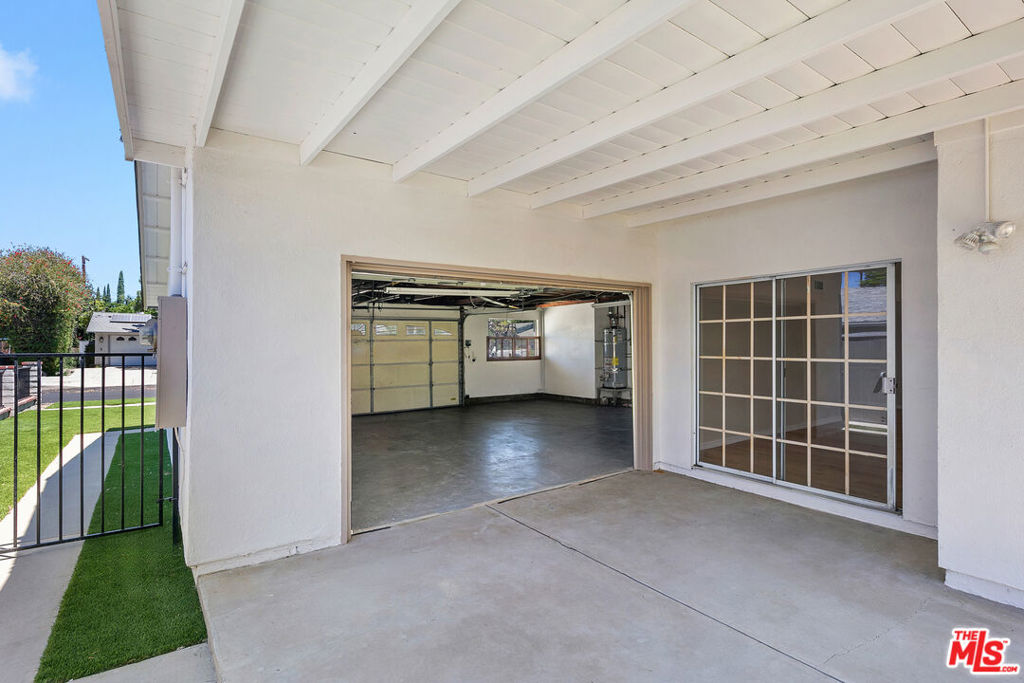 22848 Cohasset Street Property Photo 27