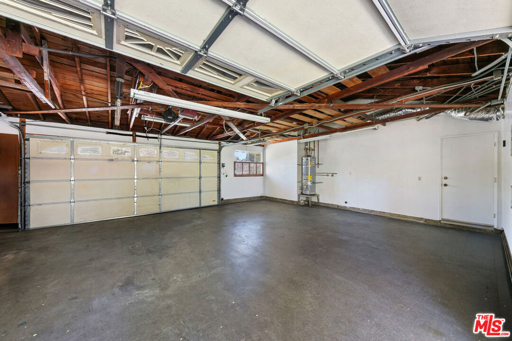 22848 Cohasset Street Property Photo 28