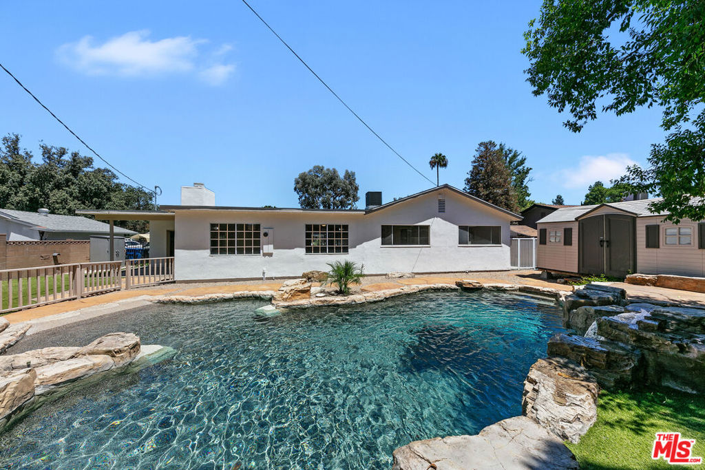 22848 Cohasset Street Property Photo 31