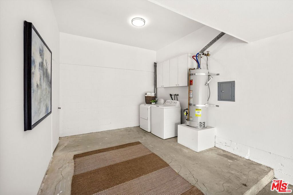 1098 Everett Place Property Photo 30