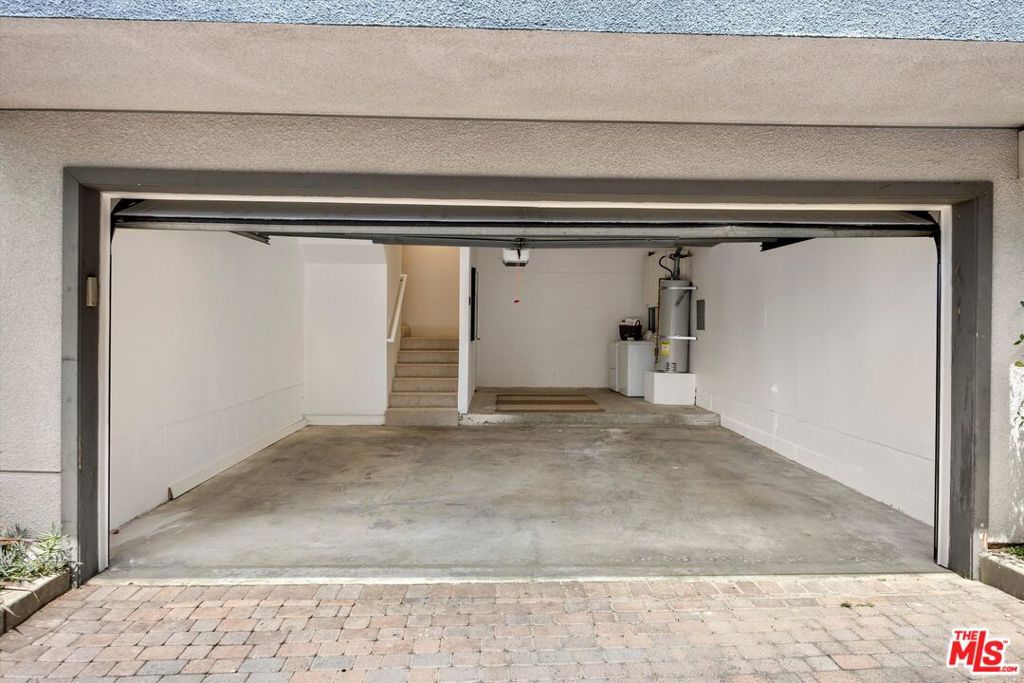 1098 Everett Place Property Photo 31