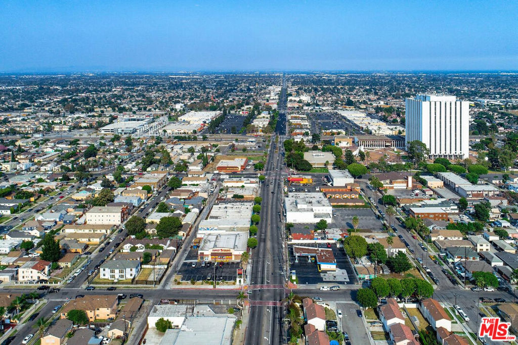 379 W Compton Boulevard Property Photo 4