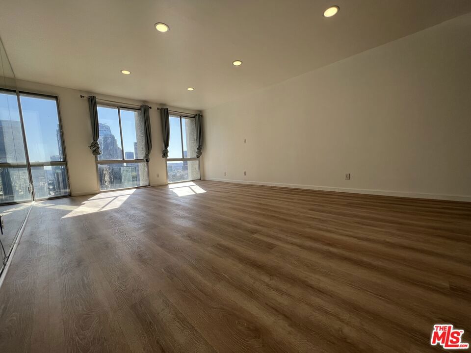 800 W 1st Street 2607 Property Photo 8