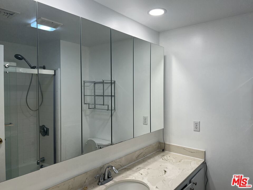 800 W 1st Street 2607 Property Photo 34