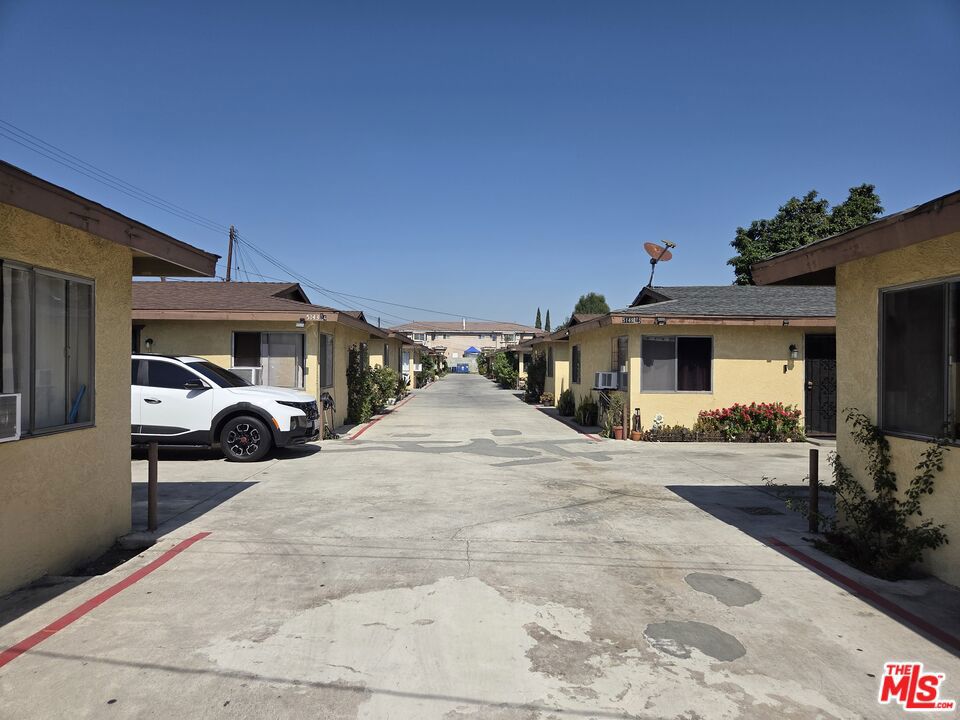 5143 Clara Street Property Photo 5