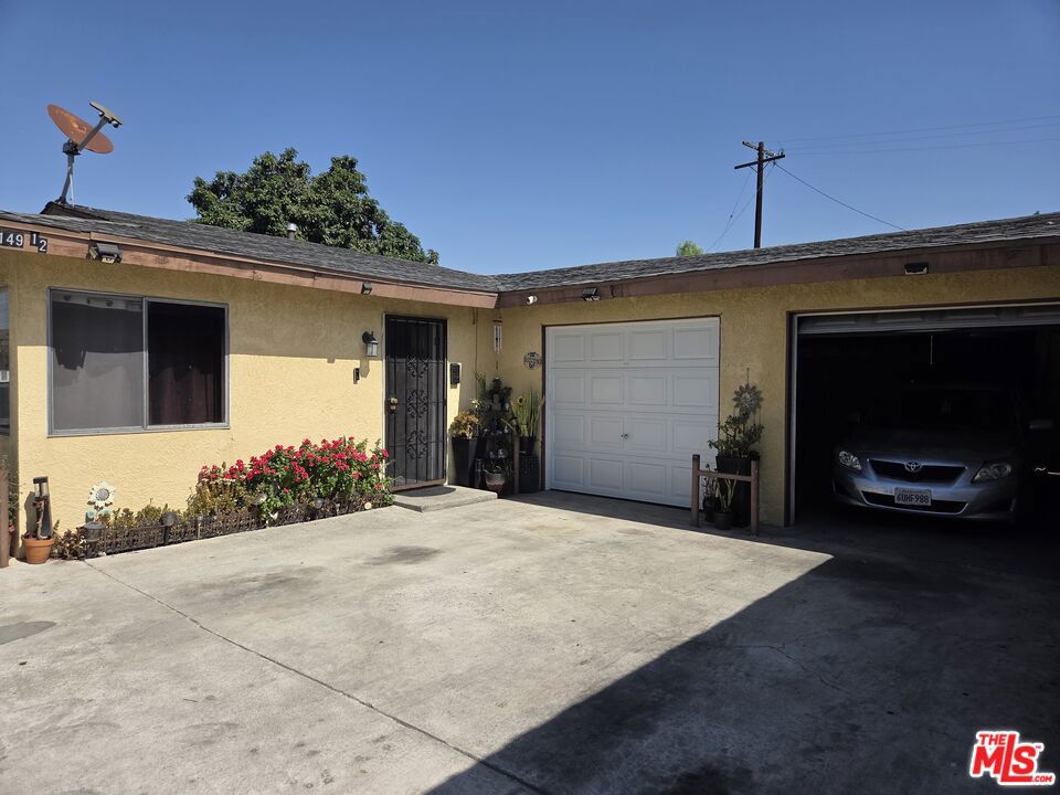5143 Clara Street Property Photo 6