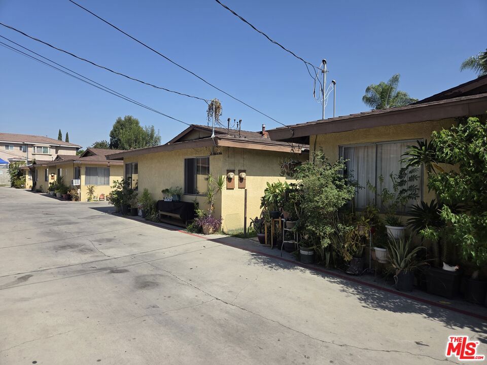 5143 Clara Street Property Photo 8