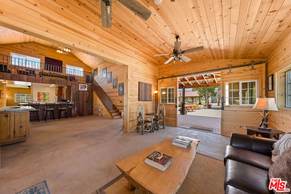 9640 Sierra Highway Property Photo 14