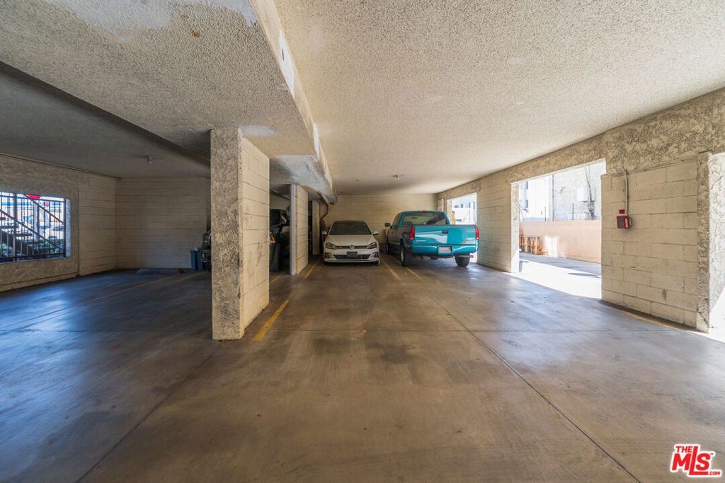 1568 W Carson Street Property Photo 7