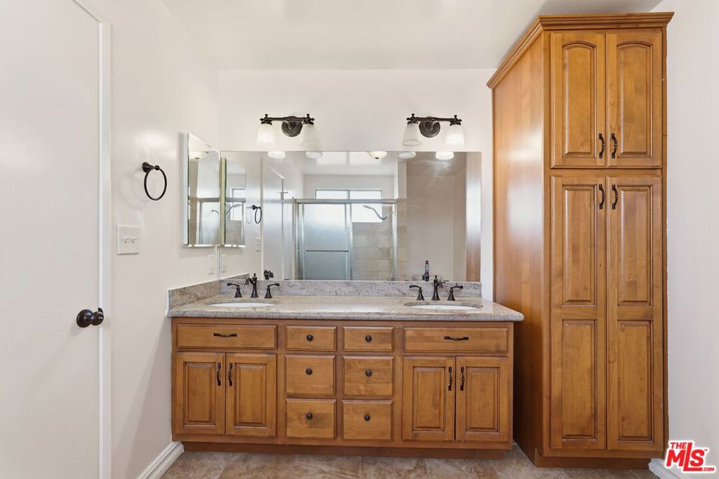 15513 S Tarrant Avenue Property Photo 21