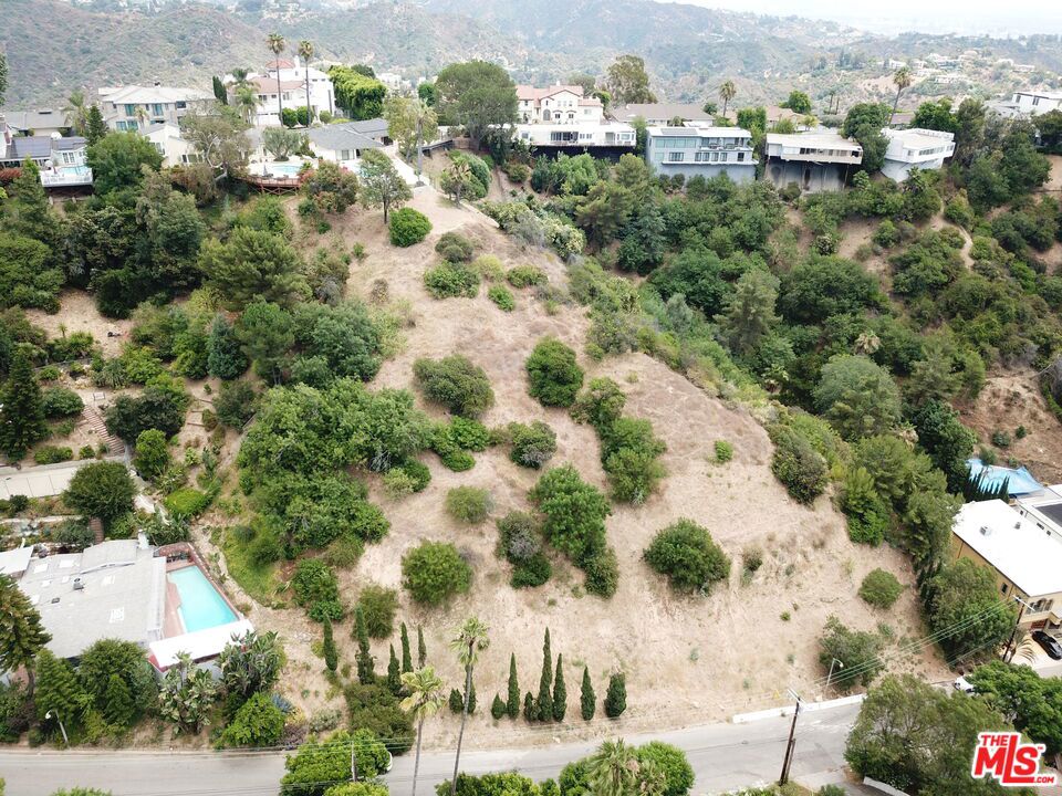 2130 Roscomare Road Property Photo 6