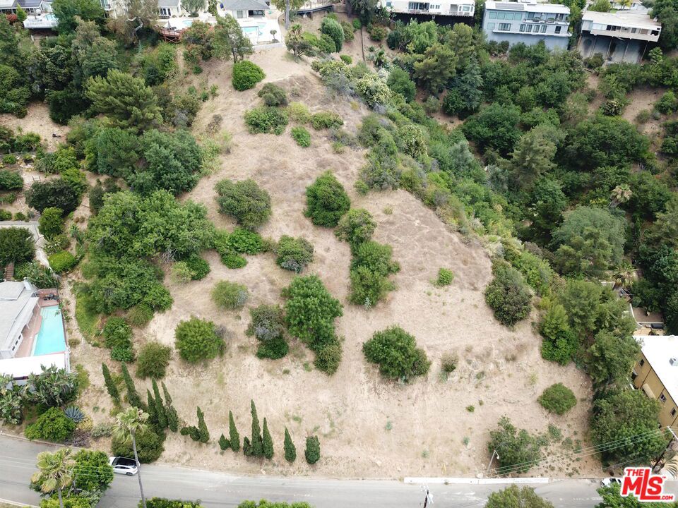 2130 Roscomare Road Property Photo 7