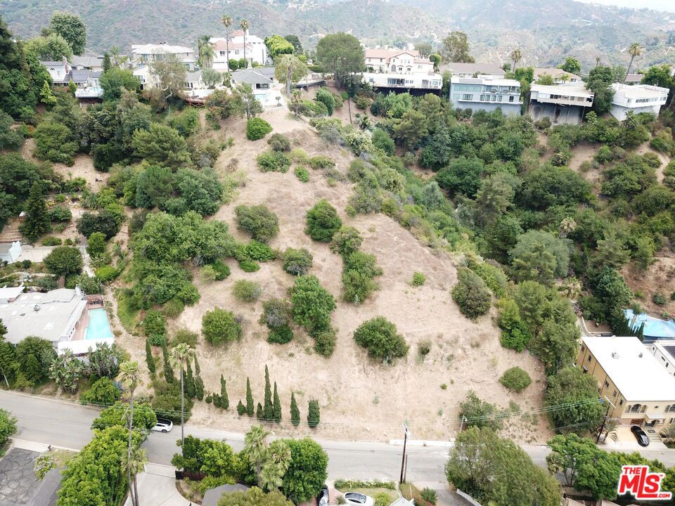 2130 Roscomare Road Property Photo 8