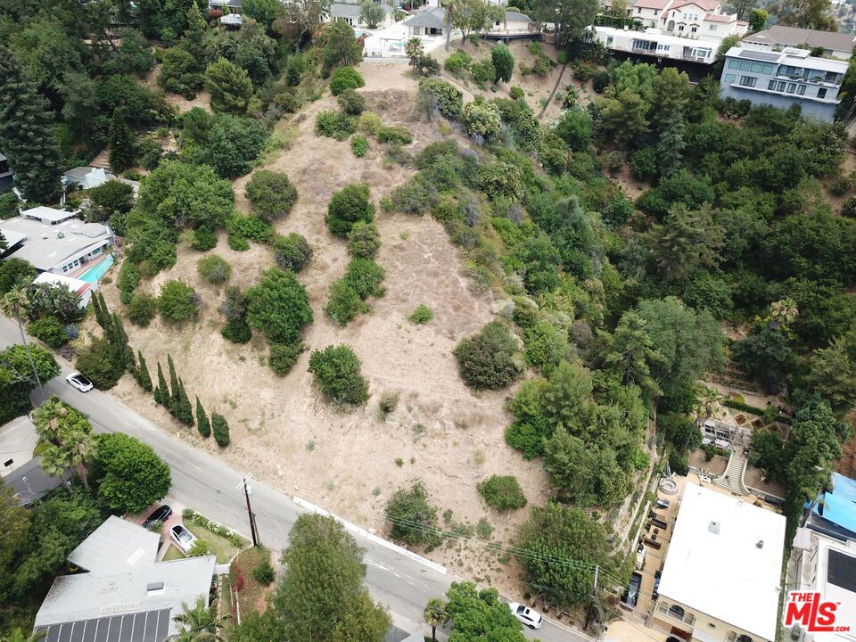 2130 Roscomare Road Property Photo 9