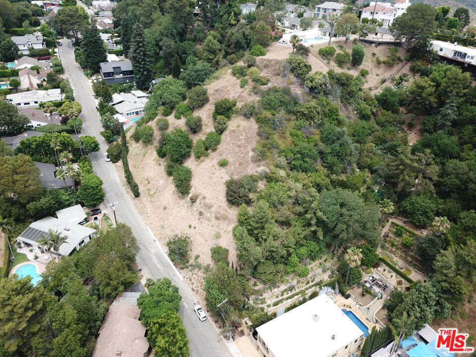2130 Roscomare Road Property Photo 10