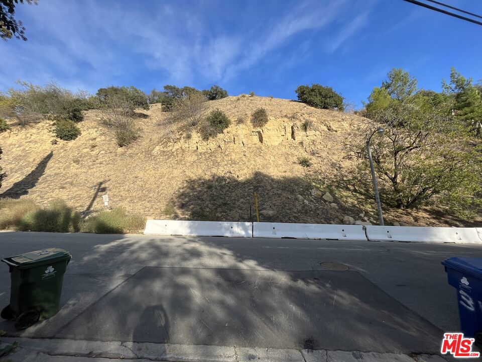 2130 Roscomare Road Property Photo 12