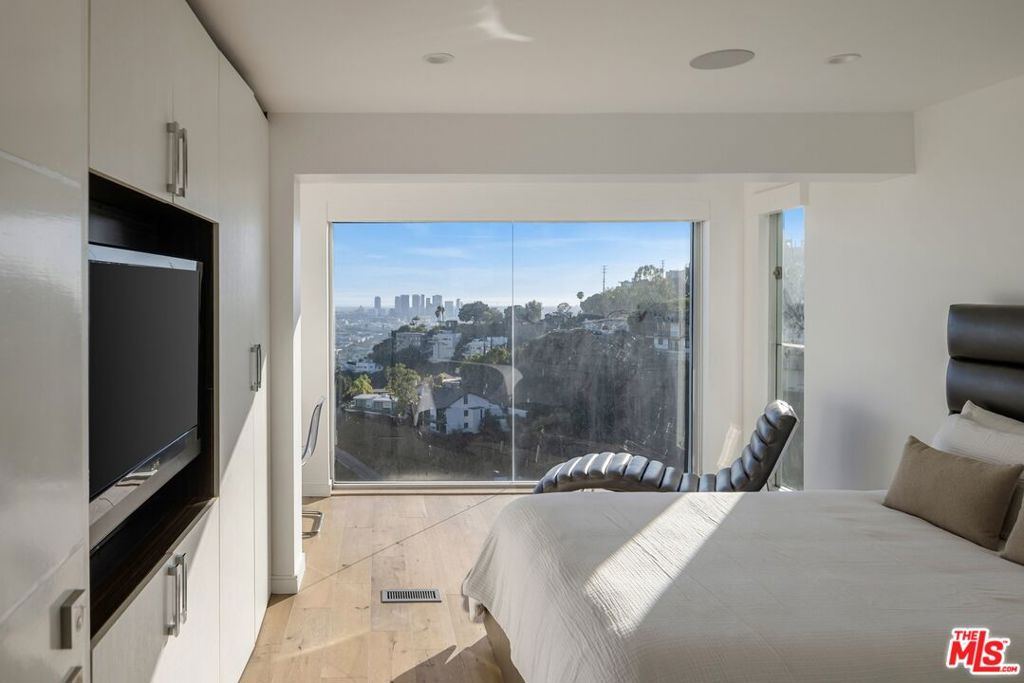 8620 Hillside Avenue Property Photo 14