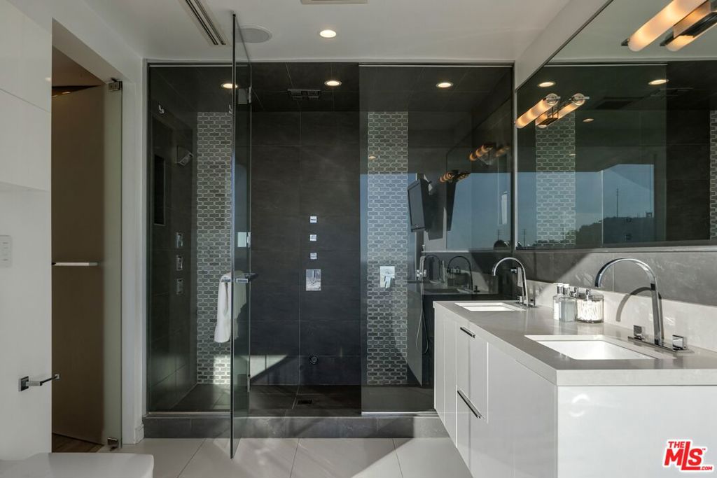 8620 Hillside Avenue Property Photo 15