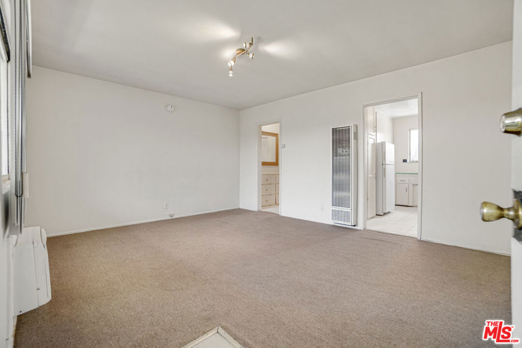 6705 De Longpre Avenue Property Photo 5