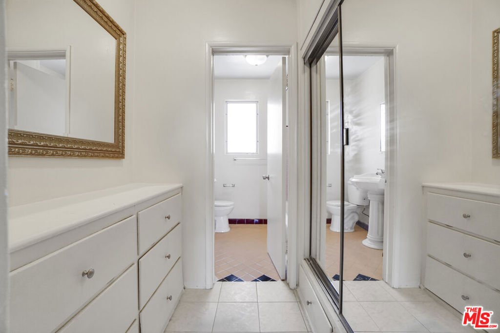 6705 De Longpre Avenue Property Photo 11