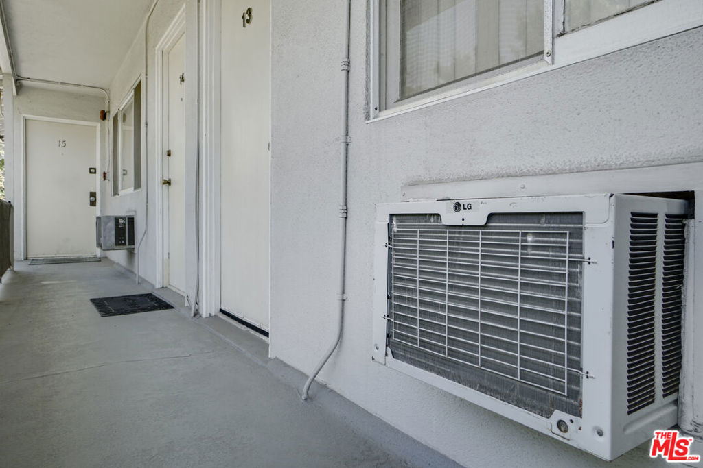 6705 De Longpre Avenue Property Photo 18