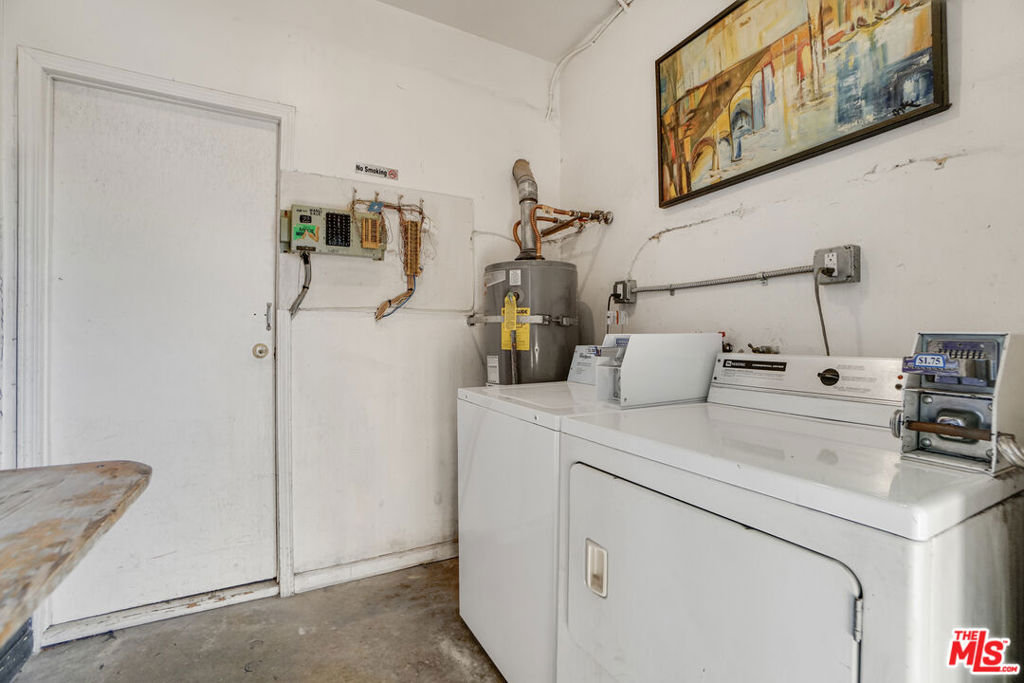 6705 De Longpre Avenue Property Photo 23