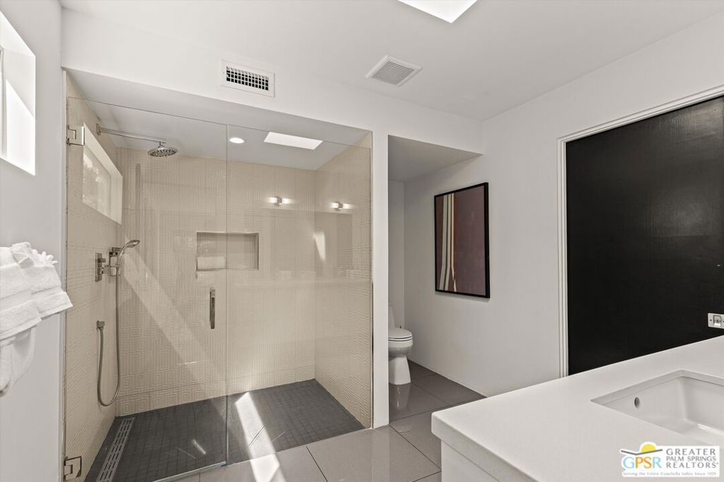 2280 S Camino Real Property Photo 27