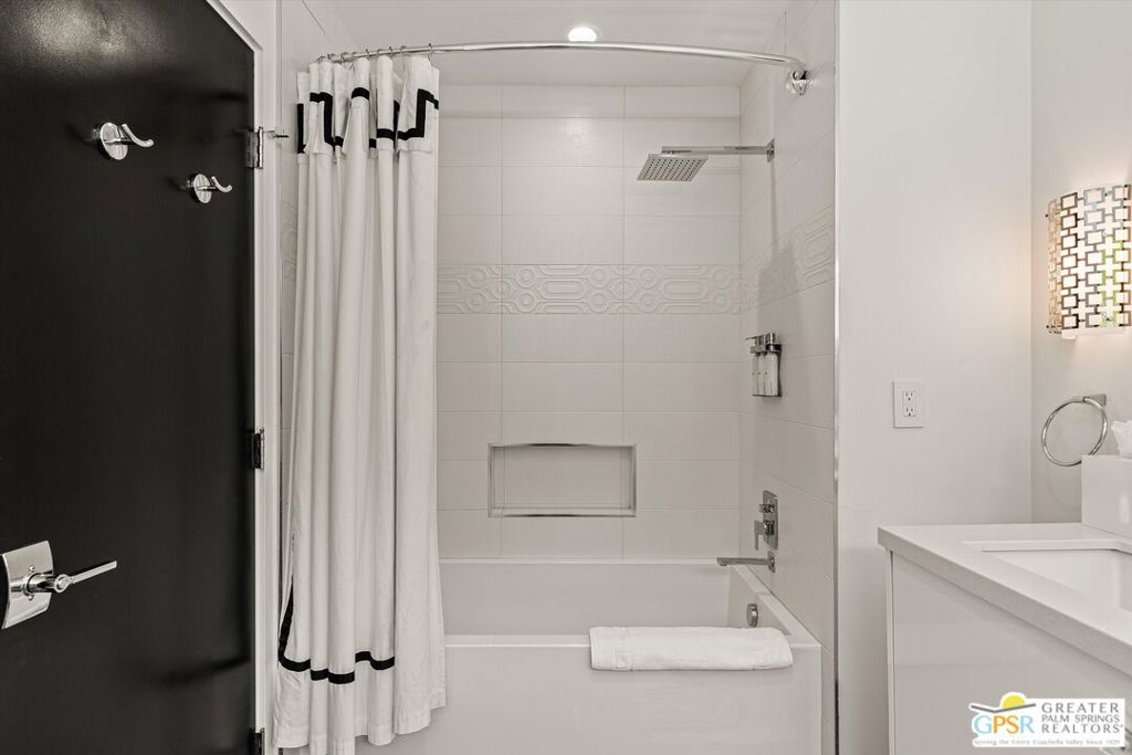 2280 S Camino Real Property Photo 33