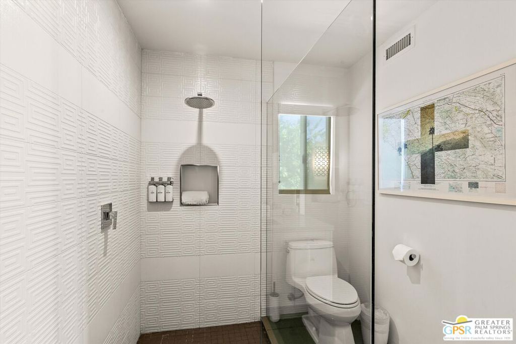 2280 S Camino Real Property Photo 36