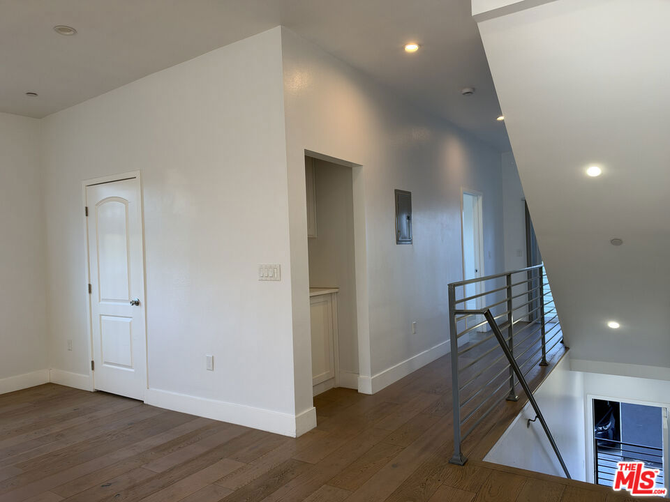 238 N Park View Property Photo 6