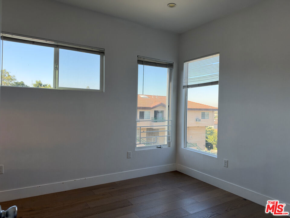 238 N Park View Property Photo 8